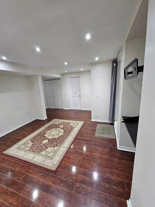 1 bedroom basement apartment - Photo 8