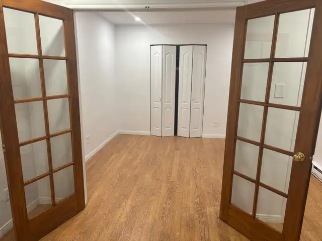 3 1/2 Rénové. Libre. Rez-de chaussée - Photo 2