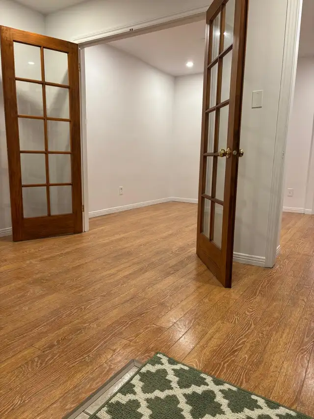 3 1/2 Rénové. Libre. Rez-de chaussée - Photo 4