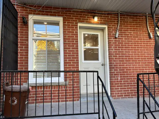 3 1/2 Rénové. Libre. Rez-de chaussée - Photo 5