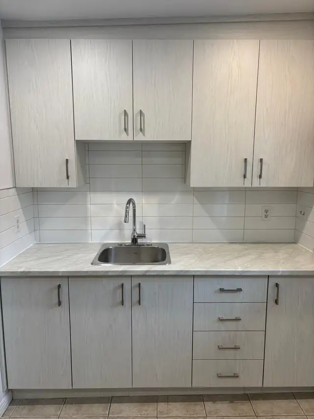 3 1/2 Rénové. Libre. Rez-de chaussée - Photo 6