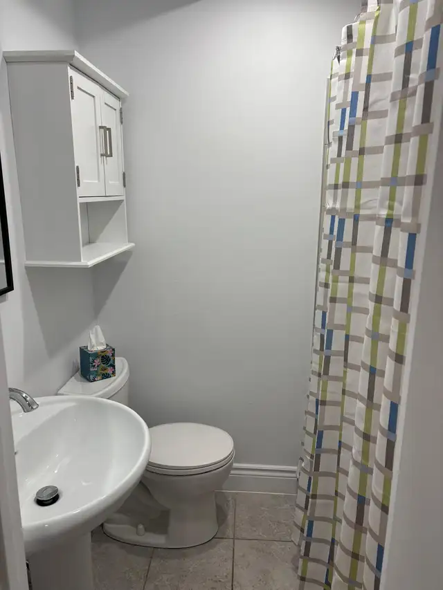 3 1/2 Rénové. Libre. Rez-de chaussée - Photo 7