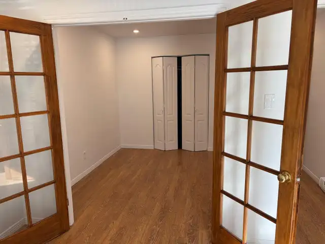 3 1/2 Rénové. Libre. Rez-de chaussée - Photo 8