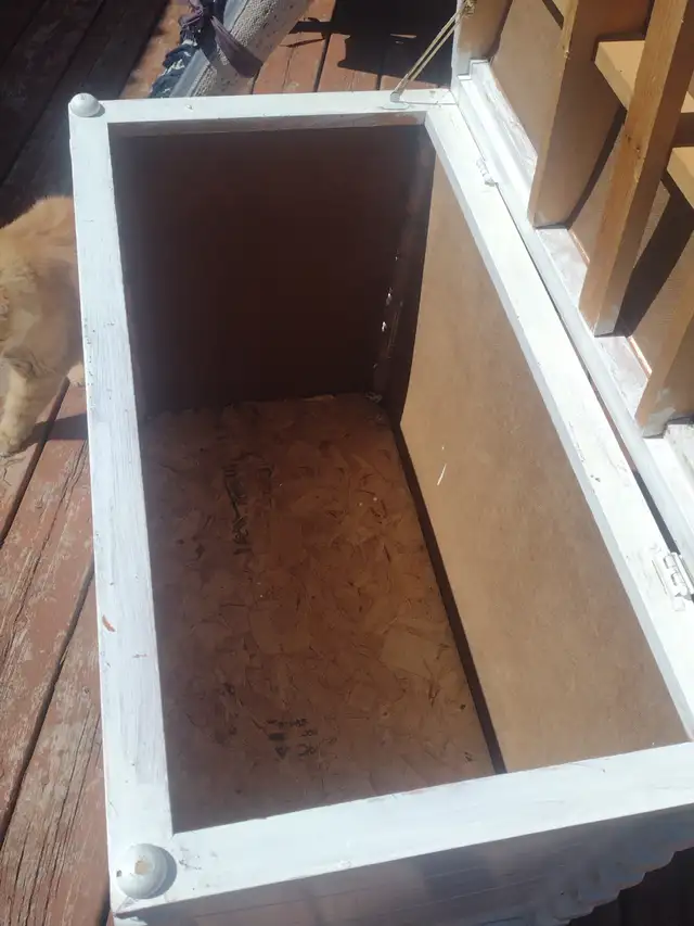 Painted storage trunk - Photo 5