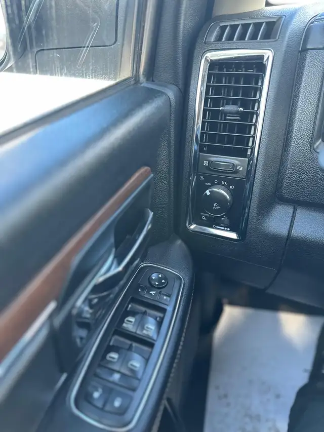 2017 RAM 2500 HD LARAMIE • 4WD • CREW CAB - Photo 18