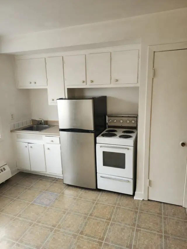 Lasalle Grand 2 ½ disponible pour maintenant ou mars.