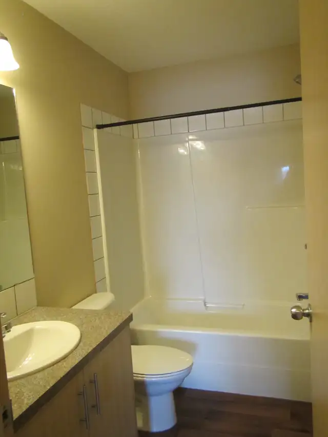 2 BEDROOM APARTMENT IN WEST LETHBRIDGE - Photo 2