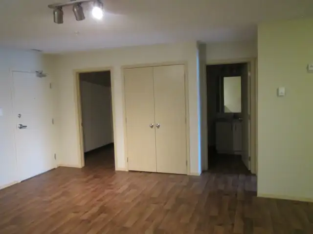 2 BEDROOM APARTMENT IN WEST LETHBRIDGE - Photo 3