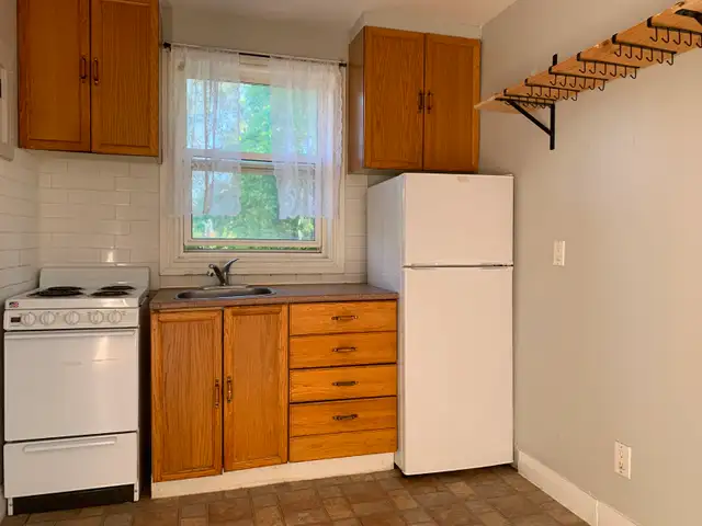 SOUTH END 1 BDRM APARTMENT - QUIET LOCATION –AVAILABLE NOW - Photo 3