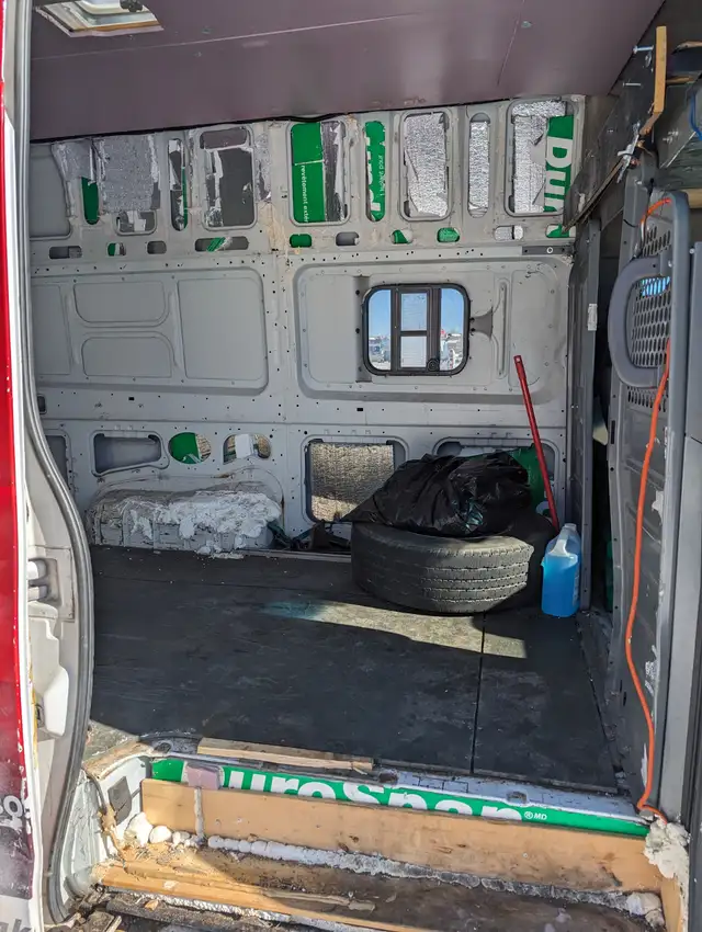 Driver with own van - Photo 4