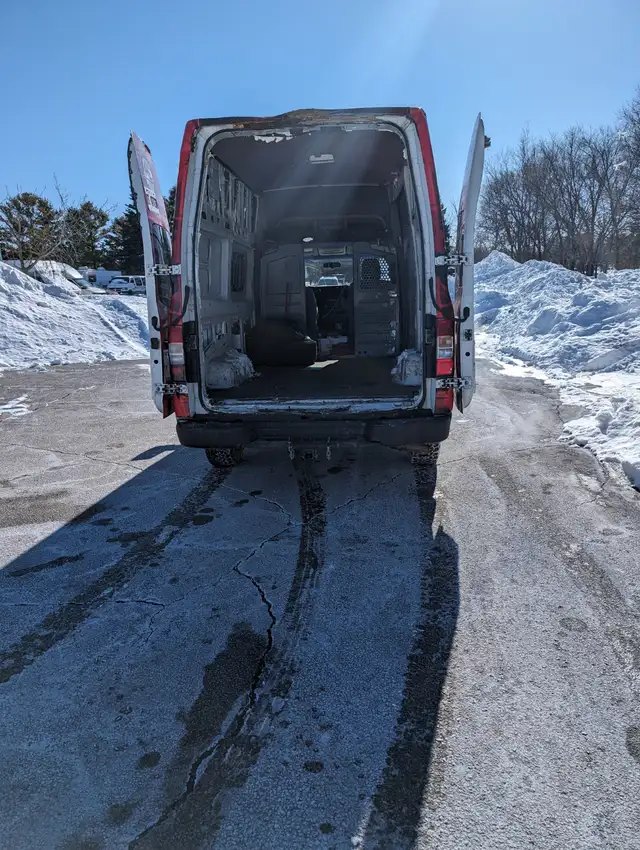 Driver with own van - Photo 5