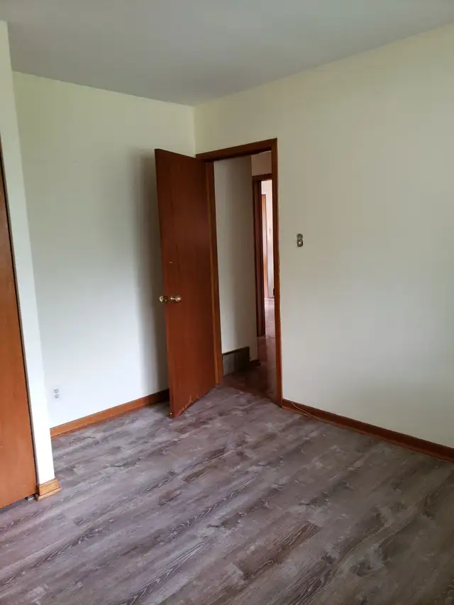 Looking to rent for student’s girls  only - Photo 2