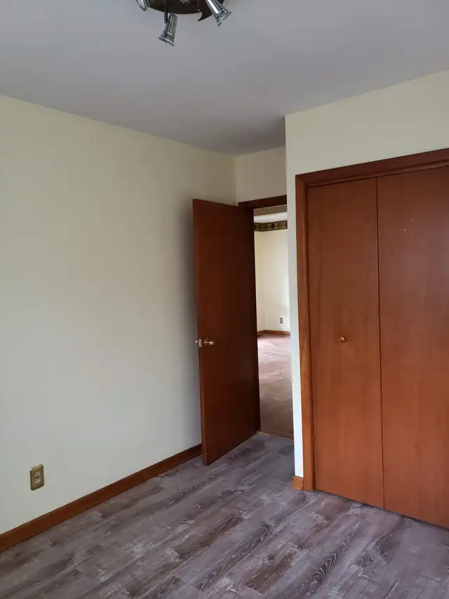 Looking to rent for student’s girls  only - Photo 3