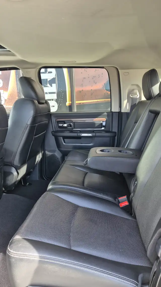 2014 Dodge ram 3500 laramie megacab - Photo 6