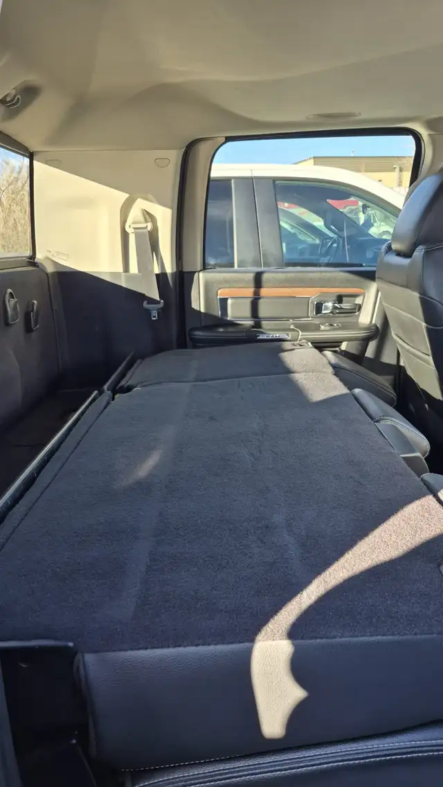 2014 Dodge ram 3500 laramie megacab - Photo 10