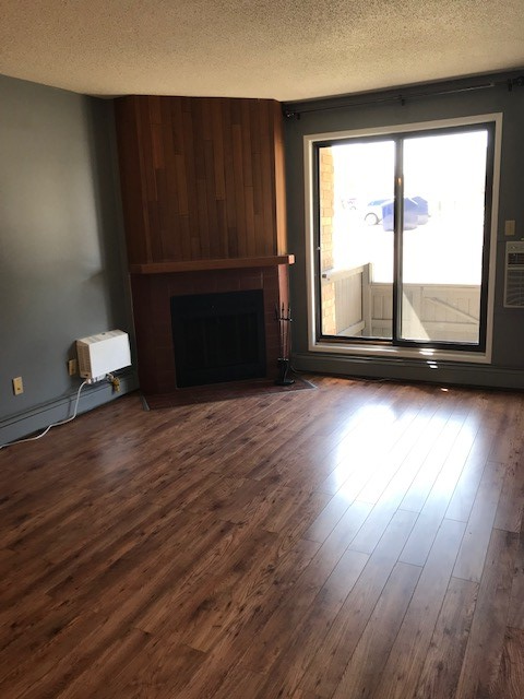 Cedar Heights - In-Suite Laundry, Secure, Quiet, Adult Bldg - Photo 2