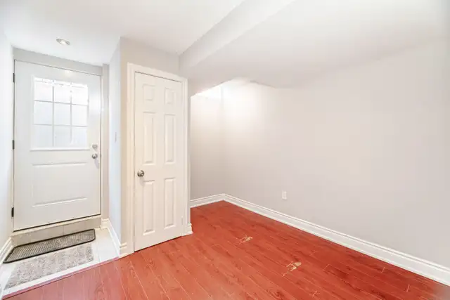 Basement Apt Rent at Scarborough (Inc Util) - Photo 8