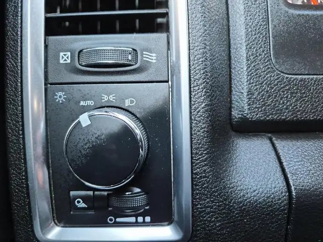 2023 RAM 1500 Classic SLT SLT | 4x4 Crew Cab 5'7' Box - Photo 24