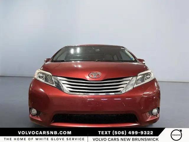 2017 Toyota Sienna XLE | Tri-Zone Climate | 7 Passenger | - Photo 2