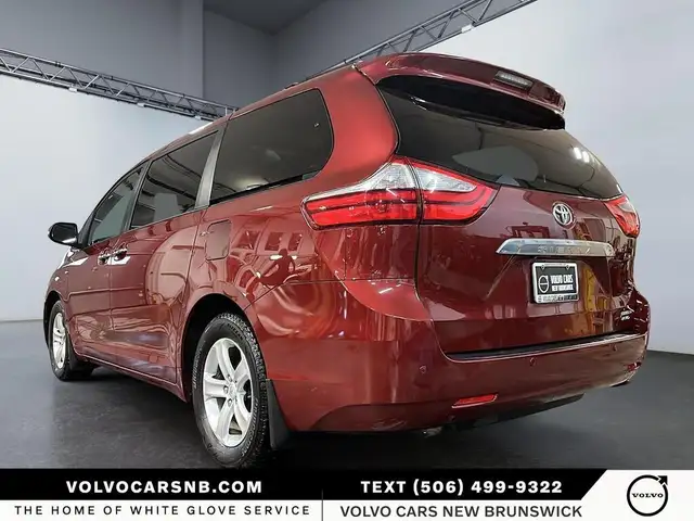 2017 Toyota Sienna XLE | Tri-Zone Climate | 7 Passenger | - Photo 4