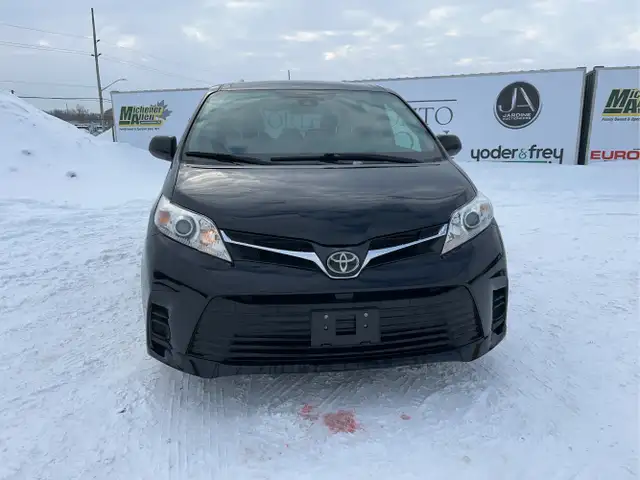 2018 Toyota Sienna - Photo 2