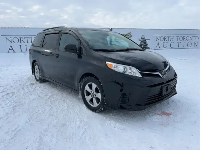 2018 Toyota Sienna - Photo 3