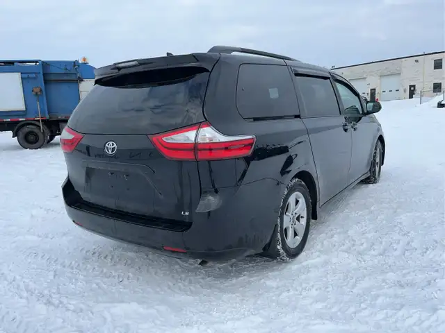 2018 Toyota Sienna - Photo 4