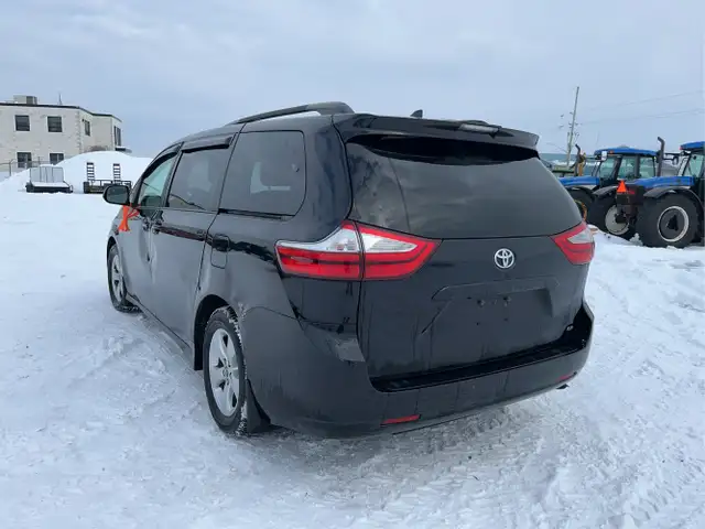 2018 Toyota Sienna - Photo 6