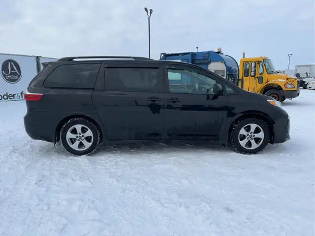 2018 Toyota Sienna - Photo 8