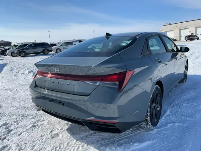 2022 Hyundai ELANTRA - Photo 4