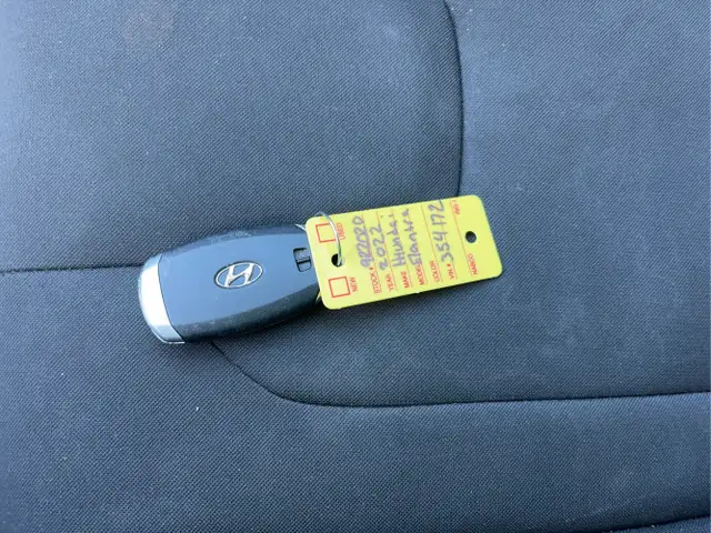 2022 Hyundai ELANTRA - Photo 19