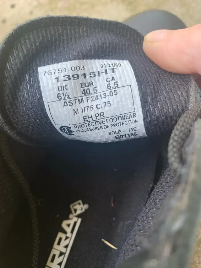 Terra Boots. NEW.   6.5. Fits a size 7. - Photo 3