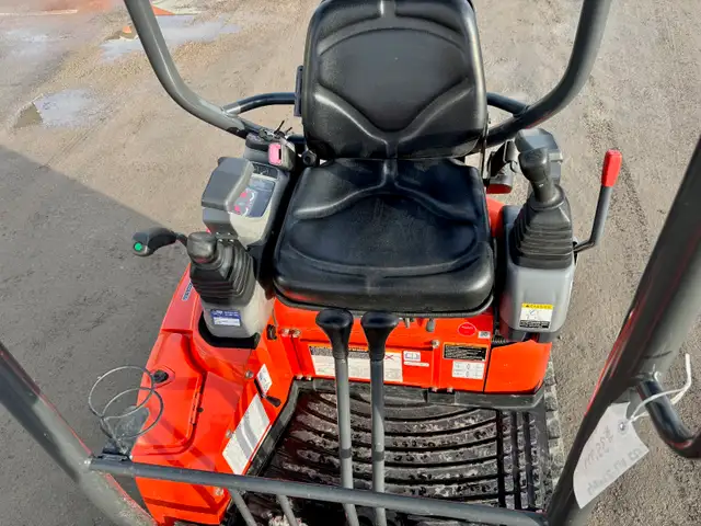 2023 Kubota U17, Thumb & 2 Buckets - Photo 4