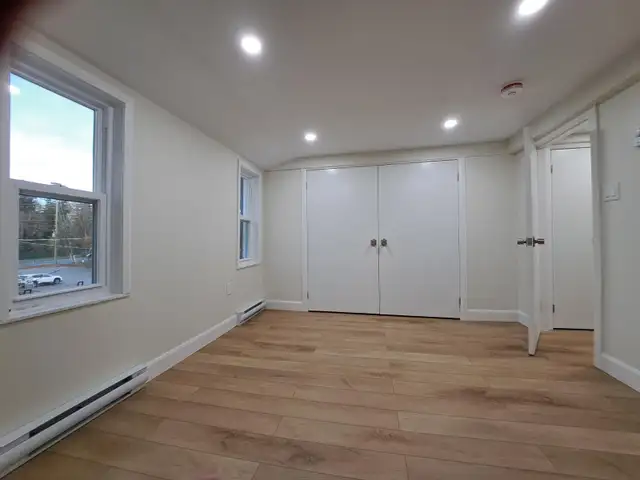 Stunning 4-Bedroom Apartment Near Downtown Oshawa - Photo 3
