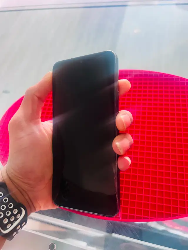 Samsung S22 Plus– 256 GB (Certified Pre-Owned) - Photo 2