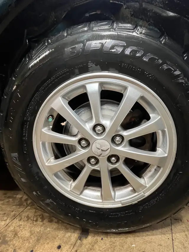 2011 Mitsubishi RVR SE 4WD - BEING SOLD AS IS - Photo 9