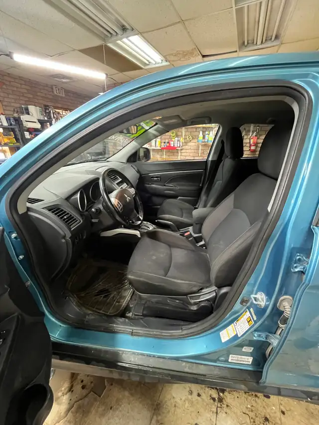 2011 Mitsubishi RVR SE 4WD - BEING SOLD AS IS - Photo 11