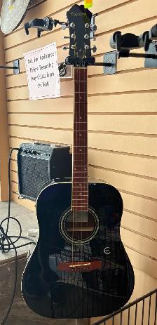 Variety of Acoustic Guitars: Epiphone, Yamaha, Seagull... - Photo 2