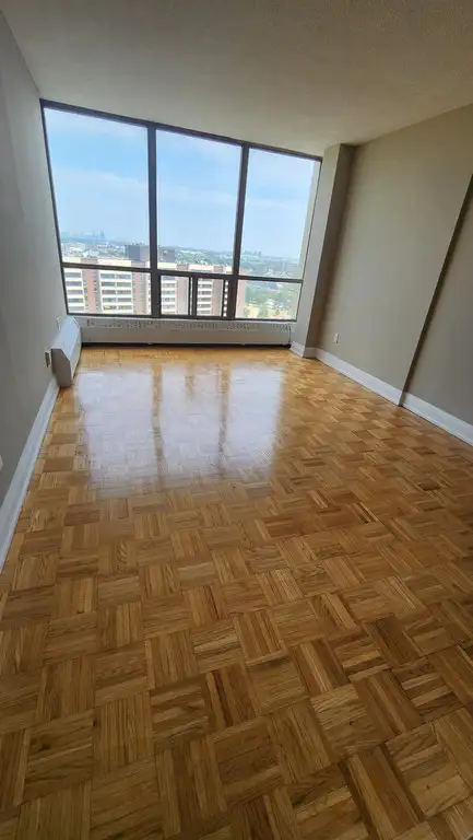 We're Looking for Roommates for our 2 Bedroom Apt near York Uni. - Photo 9