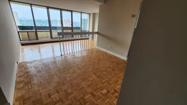 We're Looking for Roommates for our 2 Bedroom Apt near York Uni. - Photo 10