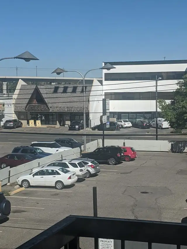 Beltline Beautiful One Bedroom Condo! - Photo 8