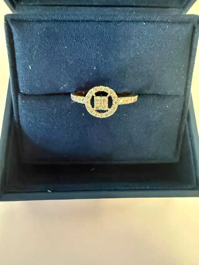 Women's 14K Gold Ring w Diamonds~Size 9.5