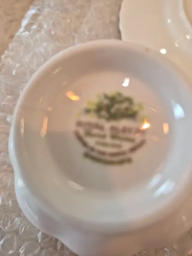 Royal Albert Bone China 'January Snowdrops' Teacup Set - Photo 3