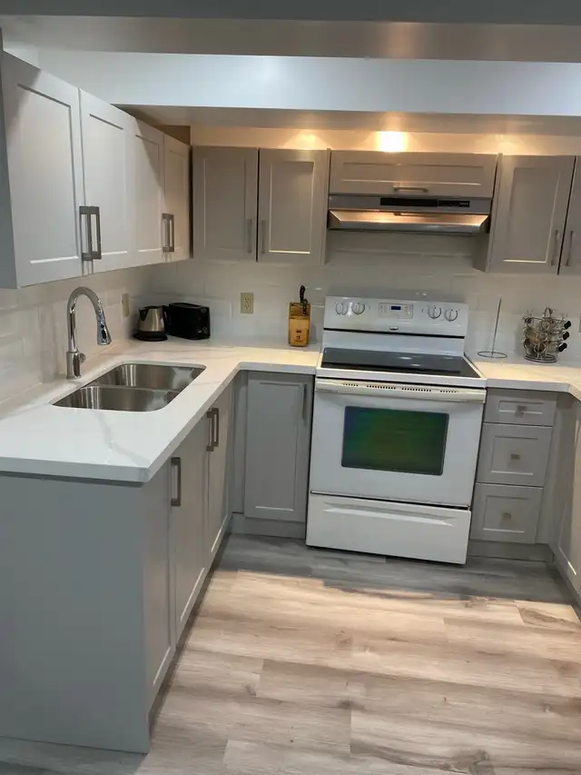 HIGH END STUDENT RENTAL NEAR GEORGIAN COLLEGE - Photo 9