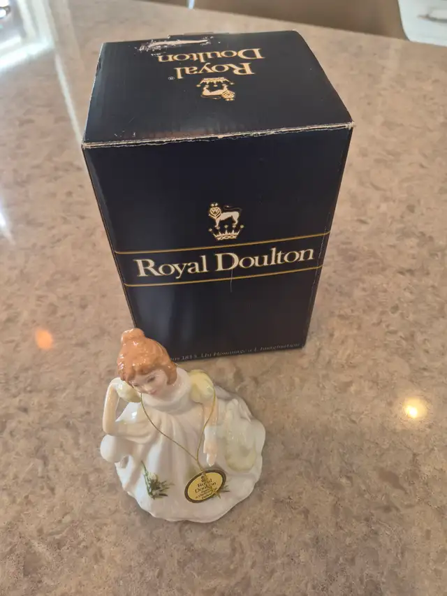 Royal Doulton Figure of the Month January HN 3330 - Photo 2