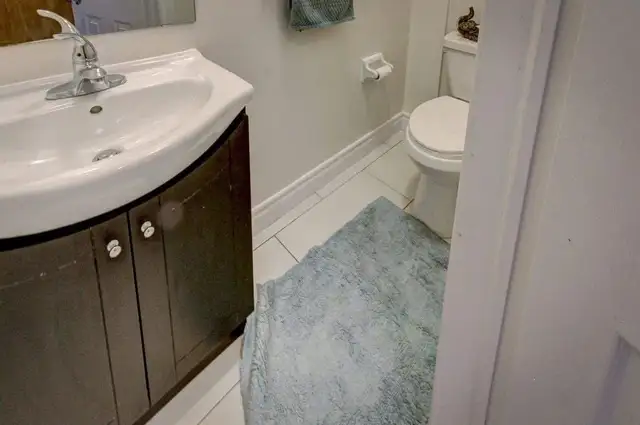 3 Bedrooms, 2 washrooms Basement Apartment: Midland and Danforth - Photo 6