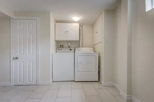 3 Bedrooms, 2 washrooms Basement Apartment: Midland and Danforth - Photo 8