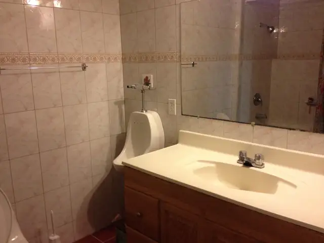 Quiet 130sqft Room on 1st Floor, Near Scarborough Town Center - Photo 4