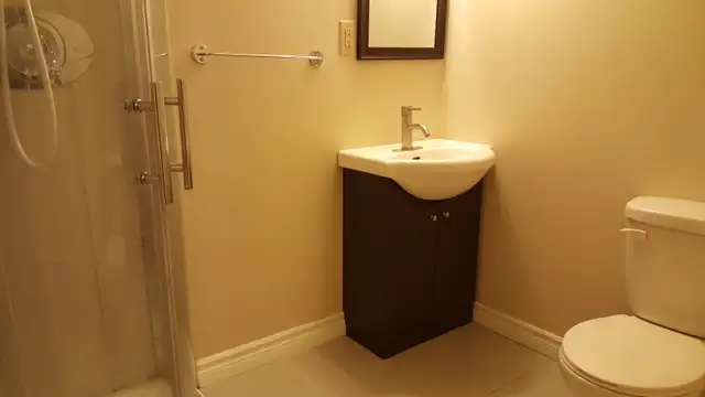 Bachelor Basement Apartment for Rent - Photo 5