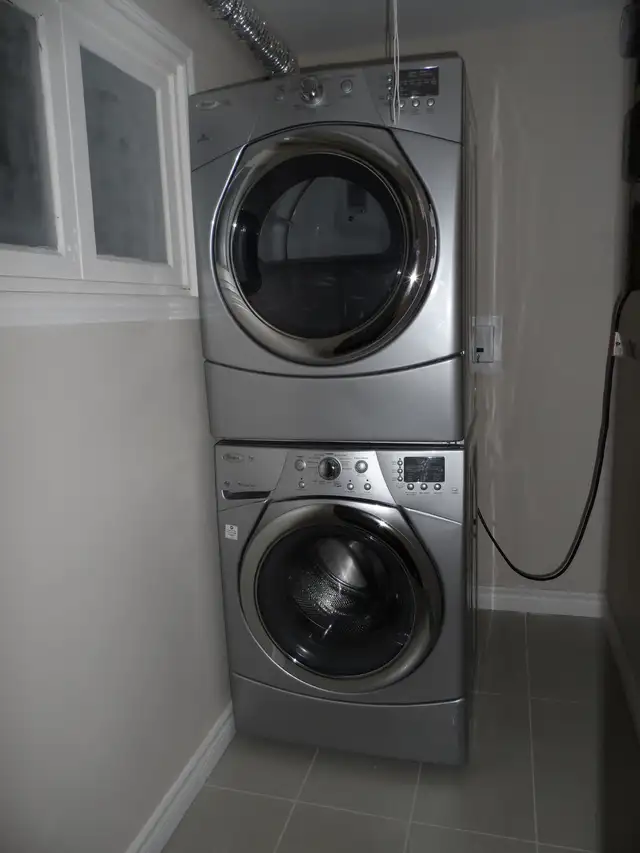 Bachelor Basement Apartment for Rent - Photo 6